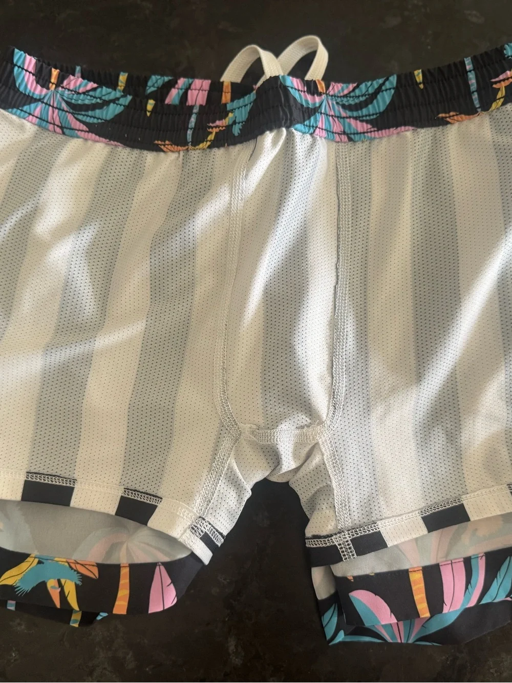 Boys chubbies Black Tropical Palm & Parrot Print Swim Shorts boys medium 10/12